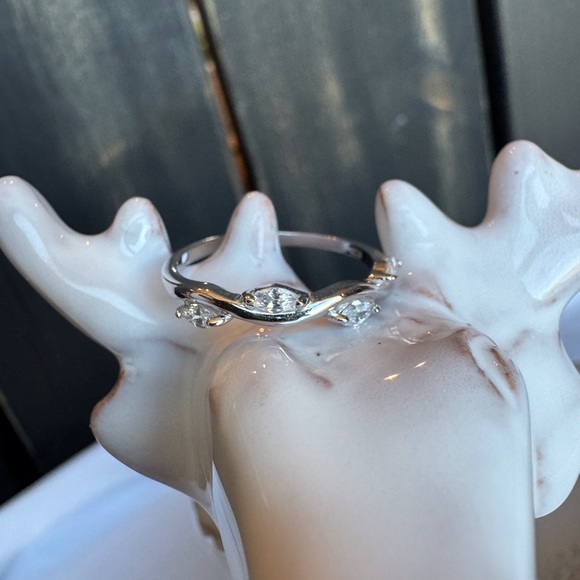 Leaf CZ Band Ring 925SS-NWOT - Picture 8 of 8